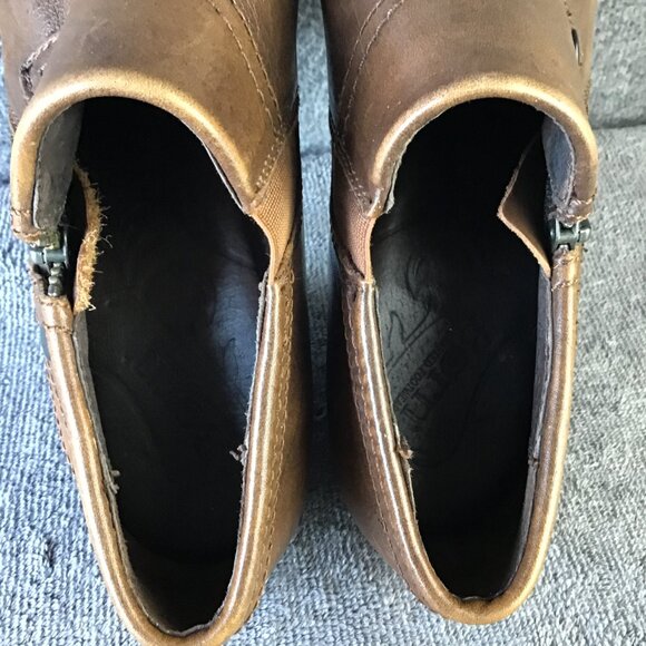 Born Distressed Brown Leather Booties Sz 8 - Picture 9 of 16